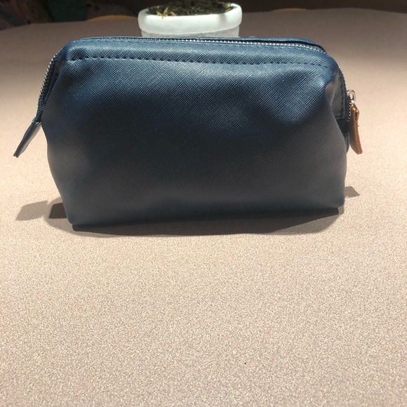 Navy Unisex Bric’s for Qatar Toiletry Bag - Picture 3 of 4